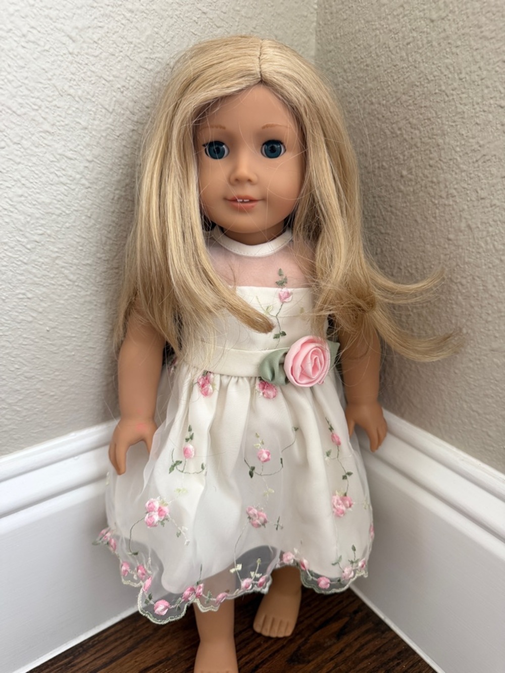 American Girl Truly Me Doll Long Blond Hair Blue eyes